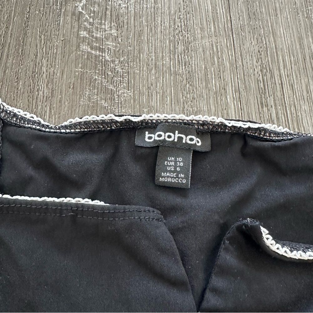 LIKE NEW Boohoo Princess Button Up Top - Picture 3 of 4